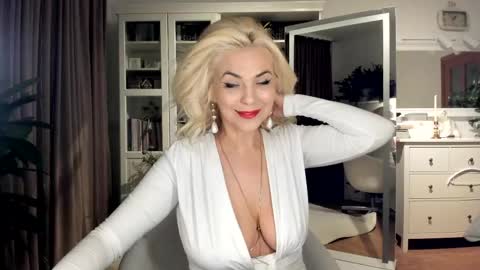 ollalla7 online show from 04-18-26, 07:07