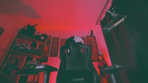 Snapshot of olliver___y chatting on 06-16-26, 05:10 online show from 06-16-26, 05:10