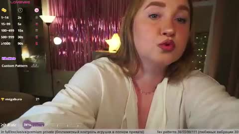 Snapshot of ollydoll chatting on 08-05-26, 08:33 OllyDoll online show from 08-05-26, 08:33