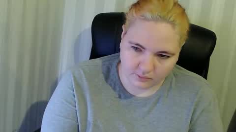 OlyaAndNetty online show from 12-19-25, 03:08