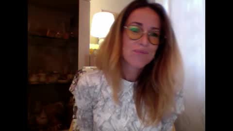 olyra11 online show from 09-12-25, 08:47