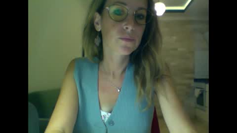 olyra11 online show from 10-23-25, 08:40