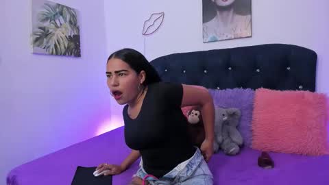 Snapshot of olyssia chatting on 09-16-25, 02:29 Olyssia online show from 09-16-25, 02:29