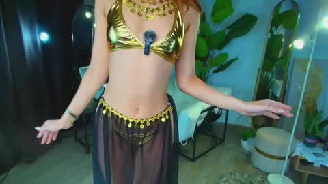 Miss Omelia online show from 05-20-26, 04:02