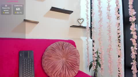 Violette online show from 01-28-25, 09:40