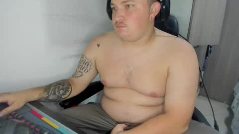 Snapshot of onewhiteboichub chatting on 03-06-26, 02:46 Andres INDEPENDENT MODEL online show from 03-06-26, 02:46