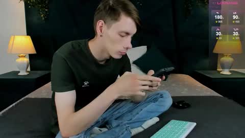 Snapshot of only_eric chatting on 11-22-25, 05:06 Erick online show from 11-22-25, 05:06