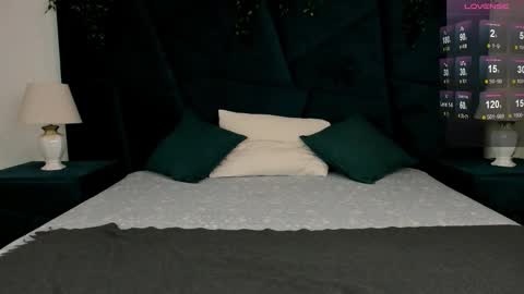 Snapshot of only_eric chatting on 11-24-25, 06:02 Erick online show from 11-24-25, 06:02