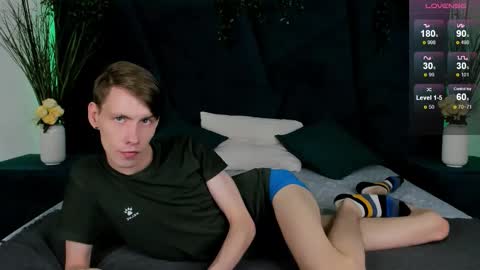 Snapshot of only_eric chatting on 11-25-25, 07:30 Erick online show from 11-25-25, 07:30