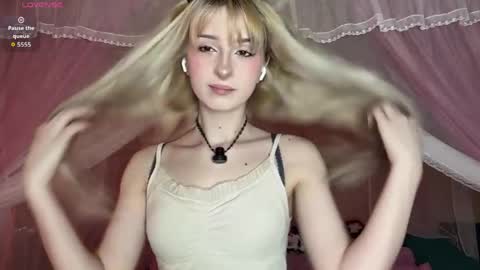 Snapshot of onlyeva1 chatting on 05-09-26, 08:30 Eva online show from 05-09-26, 08:30