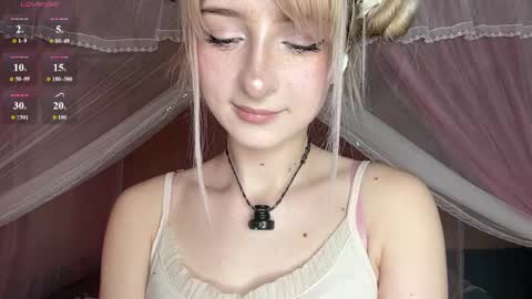 Snapshot of onlyeva1 chatting on 05-27-26, 09:28 Eva online show from 05-27-26, 09:28