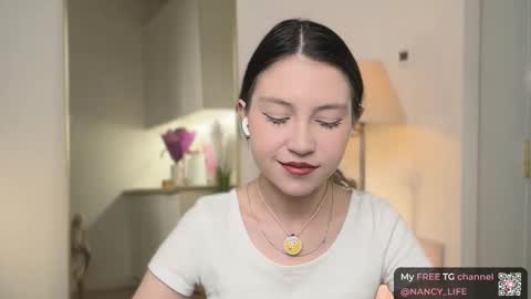 Snapshot of oops_my_english chatting on 02-17-26, 08:48 Nancy online show from 02-17-26, 08:48