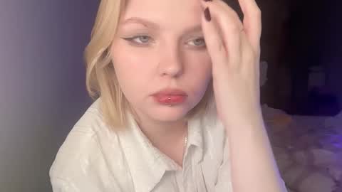 Ophelia online show from 12-22-25, 04:04