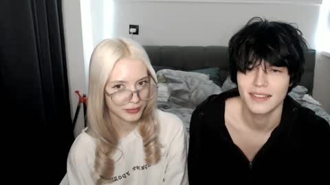 Snapshot of opiunarium chatting on 11-07-25, 11:49 Bella and John online show from 11-07-25, 11:49