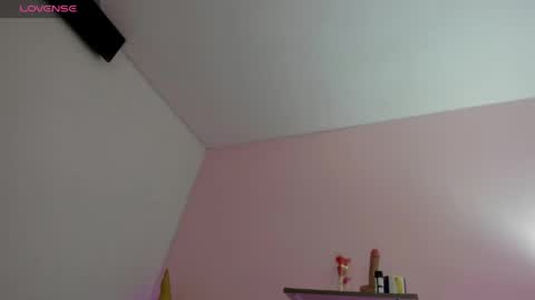 Snapshot of oriana_guzman chatting on 05-11-26, 05:24 Miss Guzman online show from 05-11-26, 05:24