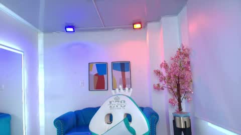 Snapshot of oriana_wood chatting on 05-29-26, 11:41 Oriana online show from 05-29-26, 11:41