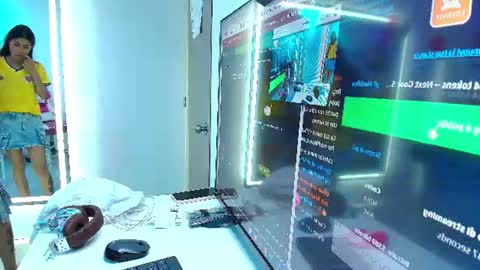 Snapshot of oriana_wood chatting on 06-27-26, 11:37 Oriana online show from 06-27-26, 11:37