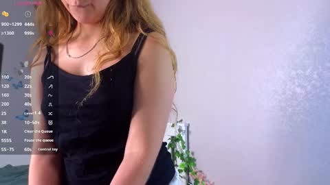 Snapshot of orivienne chatting on 06-28-26, 04:02 Dolores online show from 06-28-26, 04:02