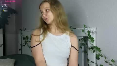 Snapshot of orivienne chatting on 07-23-26, 04:05 Dolores online show from 07-23-26, 04:05