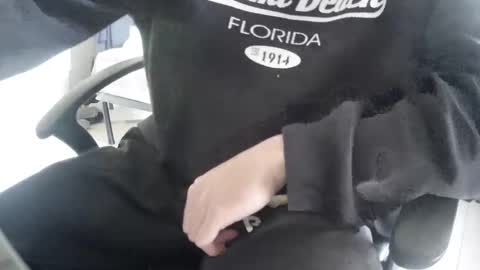 Snapshot of orobrus chatting on 01-12-25, 01:27 Oroborus online show from 01-12-25, 01:27