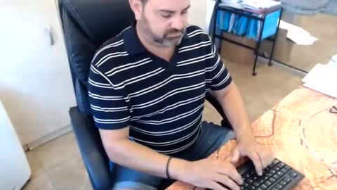 Snapshot of oscar_msng chatting on 06-17-26, 03:57 Oscar online show from 06-17-26, 03:57