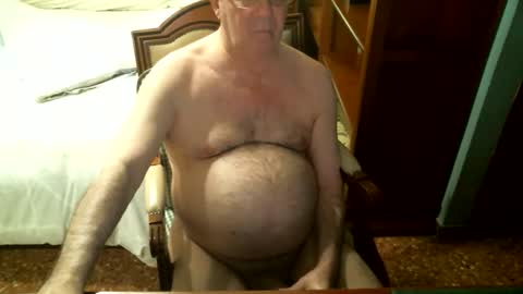 Snapshot of oscarw chatting on 12-13-25, 08:04 Oscar online show from 12-13-25, 08:04