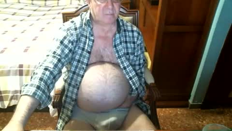 Snapshot of oscarw chatting on 01-08-26, 04:20 Oscar online show from 01-08-26, 04:20