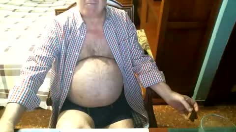 Snapshot of oscarw chatting on 01-11-26, 04:12 Oscar online show from 01-11-26, 04:12