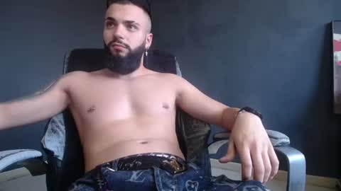 Snapshot of oscarwills chatting on 06-27-26, 12:22 OscarWills online show from 06-27-26, 12:22