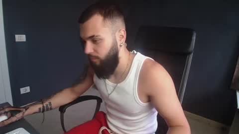 Snapshot of oscarwills chatting on 07-16-26, 05:02 OscarWills online show from 07-16-26, 05:02