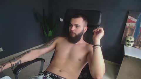 Snapshot of oscarwills chatting on 07-20-26, 10:39 OscarWills online show from 07-20-26, 10:39