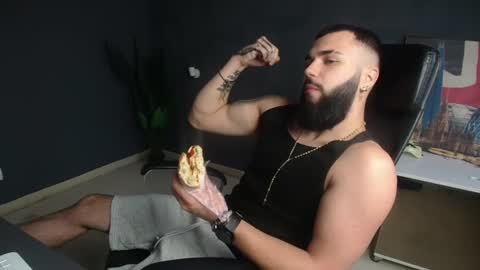 Snapshot of oscarwills chatting on 07-22-26, 04:15 OscarWills online show from 07-22-26, 04:15