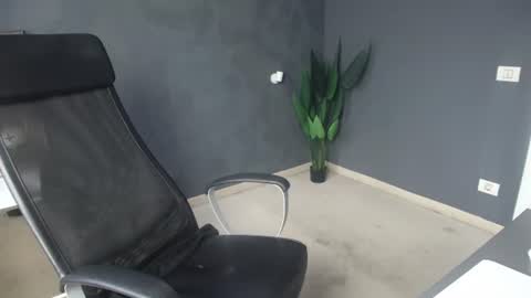 Snapshot of oscarwills chatting on 07-27-26, 04:52 OscarWills online show from 07-27-26, 04:52