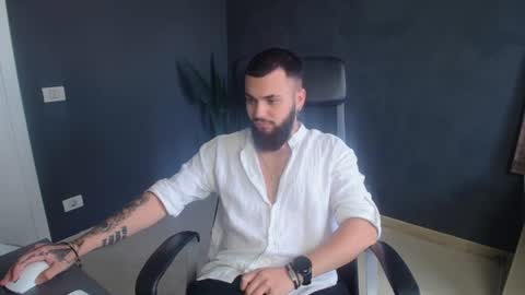 Snapshot of oscarwills chatting on 07-28-26, 11:17 OscarWills online show from 07-28-26, 11:17