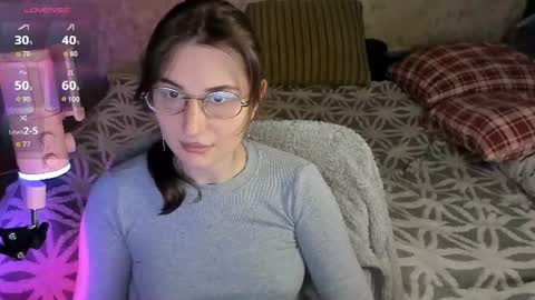 Snapshot of oskar_fucker chatting on 07-28-26, 06:20 Leliana online show from 07-28-26, 06:20