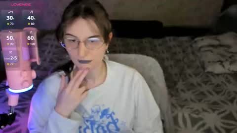 Snapshot of oskar_fucker chatting on 07-30-26, 10:31 Leliana online show from 07-30-26, 10:31