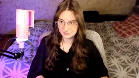 Snapshot of oskar_fucker chatting on 08-06-26, 10:55 Leliana online show from 08-06-26, 10:55