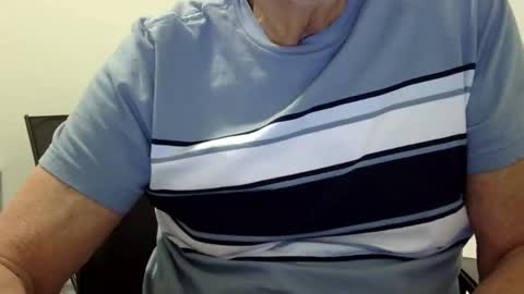 Snapshot of ossibottom chatting on 04-21-26, 02:15 Ossi online show from 04-21-26, 02:15