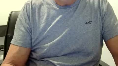Snapshot of ossibottom chatting on 05-01-26, 02:05 Ossi online show from 05-01-26, 02:05