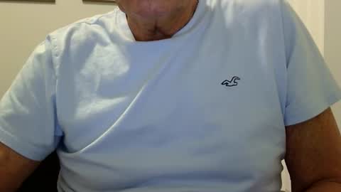 Snapshot of ossibottom chatting on 05-14-26, 01:23 Ossi online show from 05-14-26, 01:23