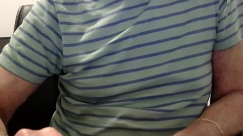 Snapshot of ossibottom chatting on 05-19-26, 01:56 Ossi online show from 05-19-26, 01:56