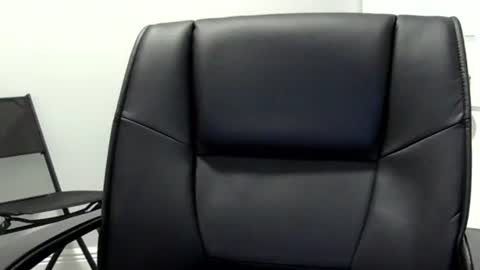 Snapshot of ossibottom chatting on 05-27-26, 03:03 Ossi online show from 05-27-26, 03:03