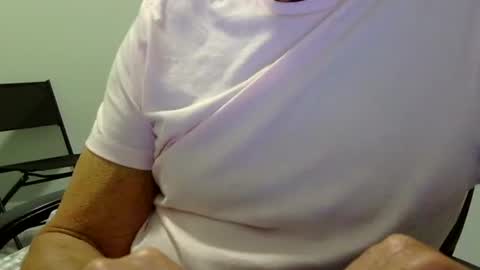 Snapshot of ossibottom chatting on 05-29-26, 02:20 Ossi online show from 05-29-26, 02:20