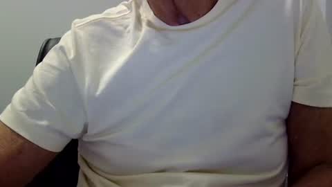 Snapshot of ossibottom chatting on 06-02-26, 01:51 Ossi online show from 06-02-26, 01:51