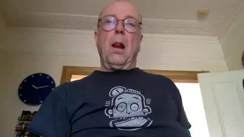 Snapshot of ottodick chatting on 04-25-26, 09:12 Otto online show from 04-25-26, 09:12