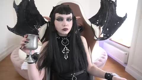 outfitobsession online show from 05-09-26, 01:49