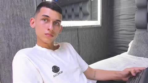 owen_stone1 online show from 02-21-25, 04:29