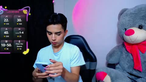 Owen  Independent model  online show from 04-19-26, 02:11