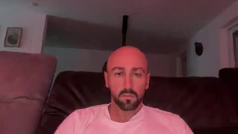 Snapshot of oxlade59 chatting on 10-19-25, 06:47 oxlade59 online show from 10-19-25, 06:47