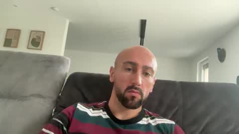 Snapshot of oxlade59 chatting on 10-25-25, 11:07 oxlade59 online show from 10-25-25, 11:07